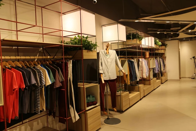 How to start up a fashion outlet?